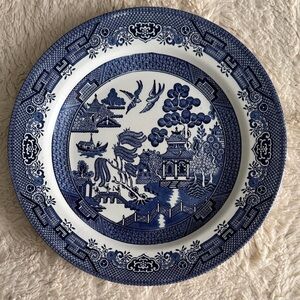 Churchill Blue Willow Dinner Plate, manufactured in England. There are 3 plates